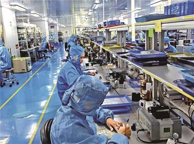 龍華區(qū)新型顯示器件產(chǎn)業(yè)集群 快步邁入“國家隊”的電子產(chǎn)品革新力量